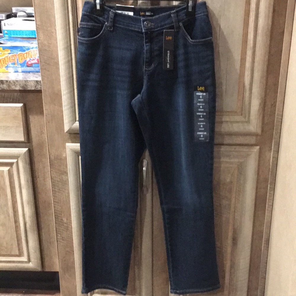 New With Tags “Lee” Relaxed Fit Straight Leg Jeans